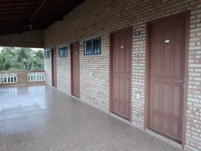 Sobrado para venda tem 400 metros quadrados com 5 quartos em Morro Branco - Beberibe - CE