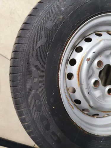 Roda 14 Pneu 185 R14 C Goodyear  