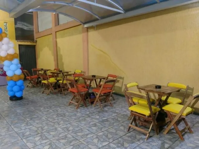 Kit de mesa com cadeiras
