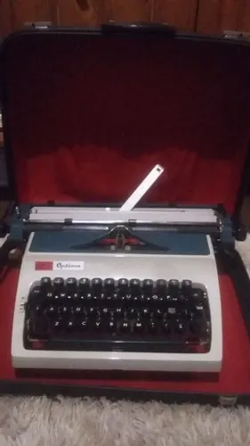 Máquina de escrever com Maleta em Couro