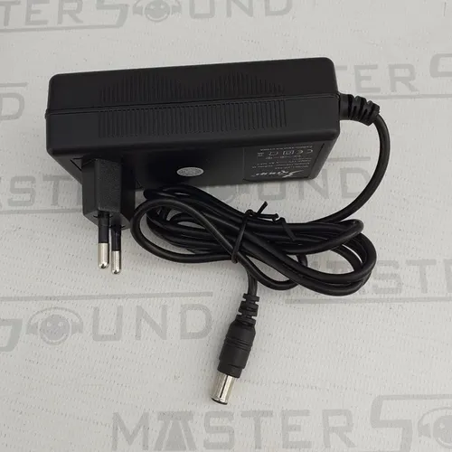 Fonte de alimentação para monitor. 12 volts. 2,5 A. Nova.