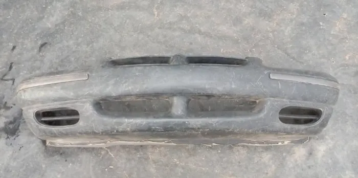 Parachoque Dianteiro Dodge Stratus 1995/2001 com detalhe