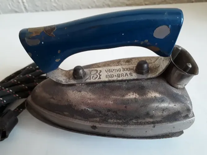 Ferro de passar mini antigo funciona