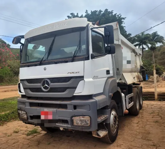 MB 4144 ano 2019, 6x4, com caçamba Rossetti de 18m, em MG