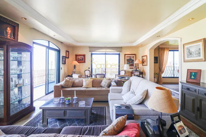 APARTAMENTO COM 300 METROS DE ÁREA ÚTIL, 3 SUÍTES, 5 VAGAS