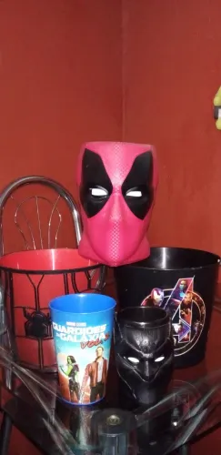 Conjunto de Balde e copo marvel