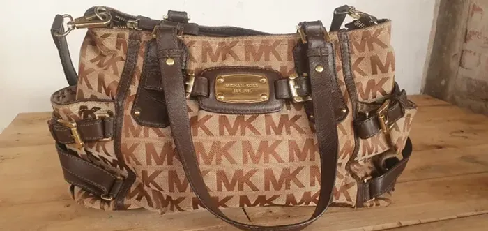 Bolsa feminina de ombro importada original Michael Kors Monograma Marrom
