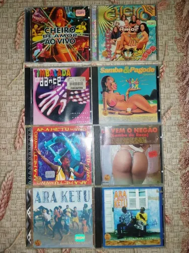 Cds lote de 08 cds originais usados em ótimos estado de conservação 60 reais o lote