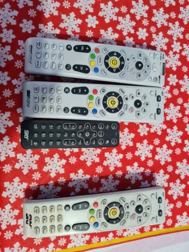 Controles de receptores da SKY  ( Leiam o anúncio antes de mais nada... )
