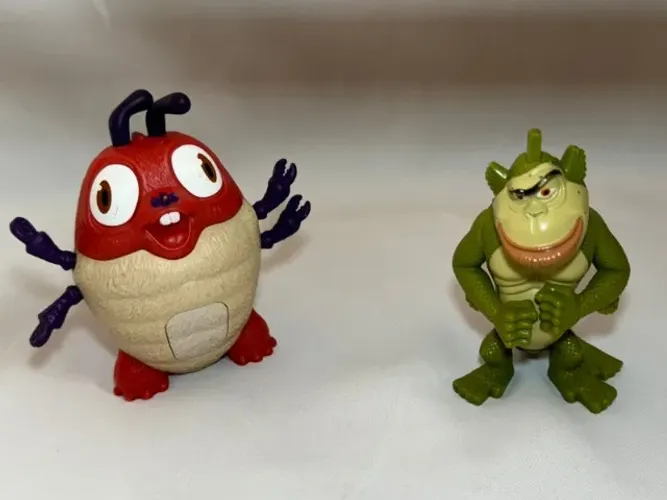 2 brinquedos MC Donalds Monstros Vs Aliens usados