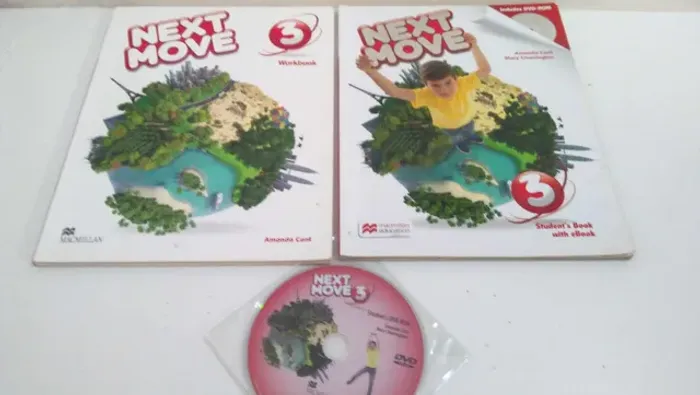 Livro de Inglês Next Move 3 *** MacMillan ***Com 2 Livros e CD como nas fotos ***