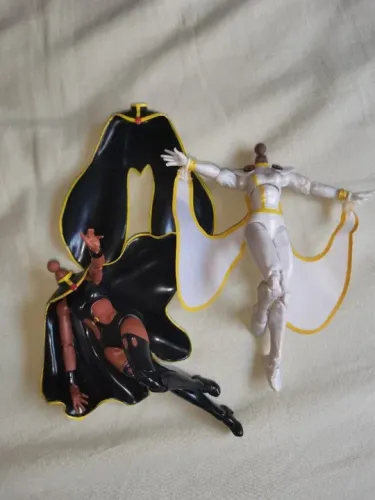 Dois corpos da Tempestade Storm Marvel Legends