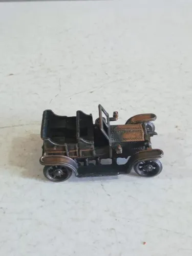 Apontador de lápis vintage em formato de carro