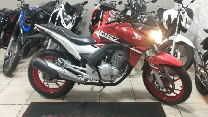 Honda cb twister 250 vermelha 2022