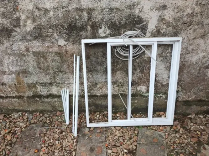 Janela de alumínio 98cm x 98cm
