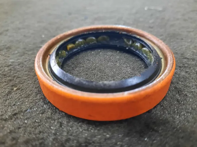 Retentor Saída Transmissão Caixa Nissan Frontier 2002 a 2008