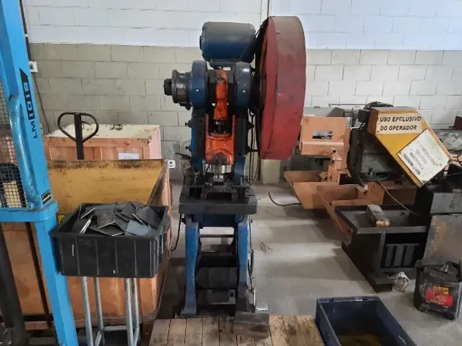 Prensa Excêntrica 12 ton - Abaixei pra vender