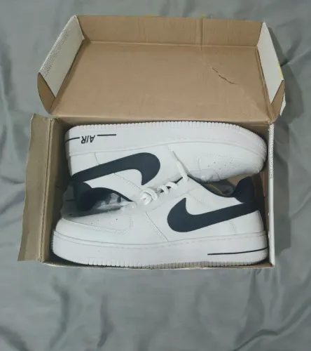 Tênis Nike Air Force 1 - Branco com Preto