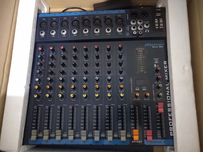 Mesa de Som Oneal OMX 80 8 Canais