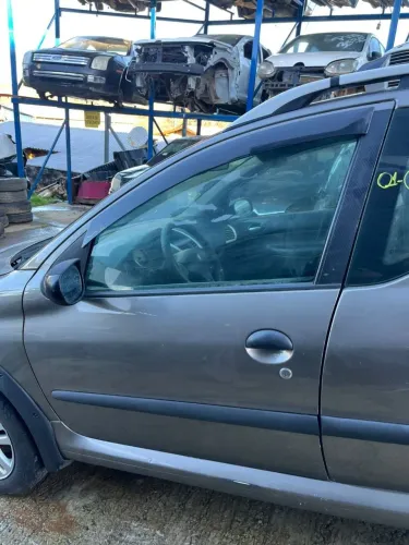 Porta Esquerda Peugeot Hoggar Escapade 2011 - RS Auto Peças 