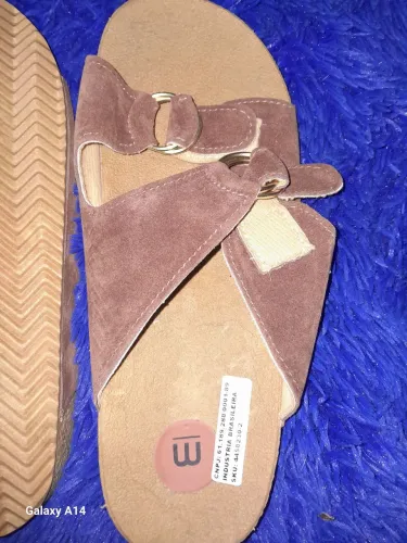 Sandália/chinelo Marisa tamanho 38
