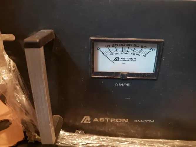 FONTE DE BANCADA ASTRON RM 60 usada (20)