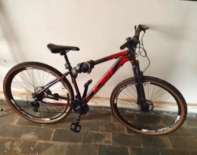 Bicicleta vermelha e preta ksw 2023, usada, freios GTS 24 marchas aro 24