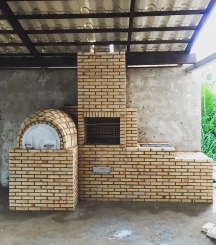 Churrasqueira e forno de tijolo refratário