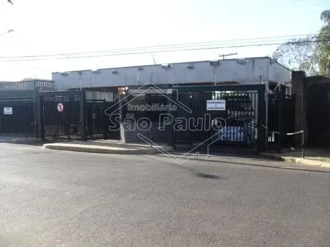 Terreno amplo com três frentes Condomínio Vale das Rosas