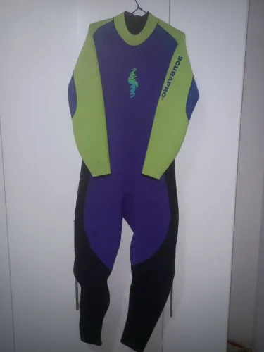 Roupa de mergulho 3mm tamanho G usada