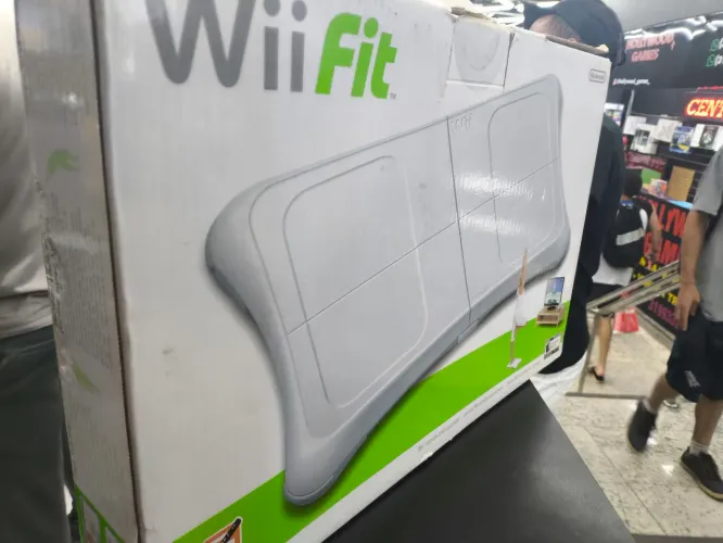 Wii Fit para Nintendo Wii usado com marcas de uso