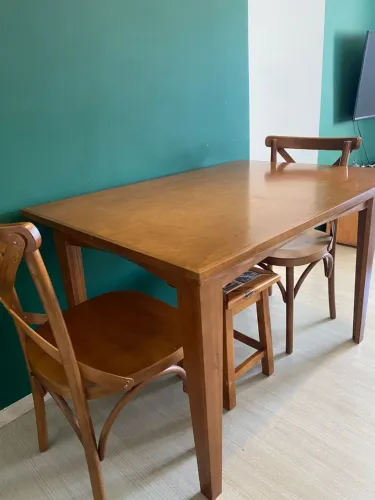 Mesa cadeira e banqueta