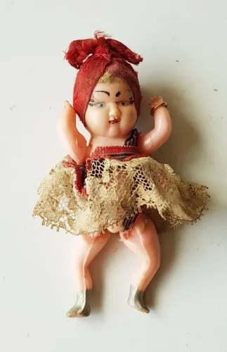 Brinquedo Vintage - Mini Boneca de Plástico 10 cm (Cigana) - Anos 60 (Para Manutenção)