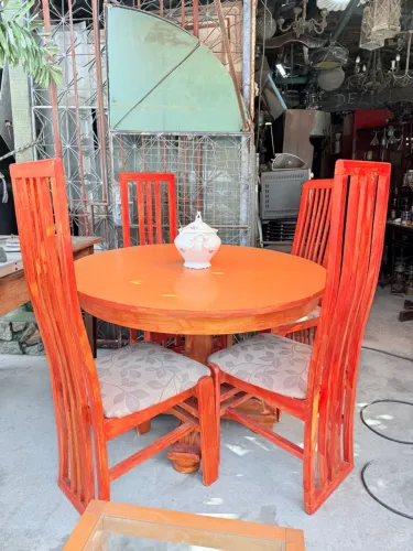Conjunto Mesa de Jantar Redonda Laranja com 4 Cadeiras