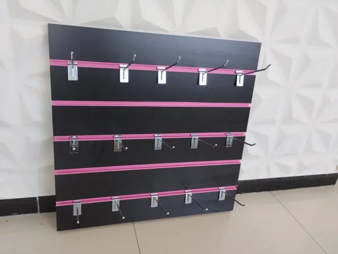 Expositor Novo + 20 Ganchos tamanho 60x60 $120