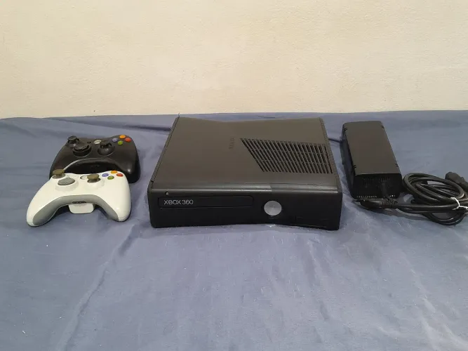 VENDO XBOX 360 COM DESBLOQUEIO JTAG COM MAIS DE 30 JOGOS