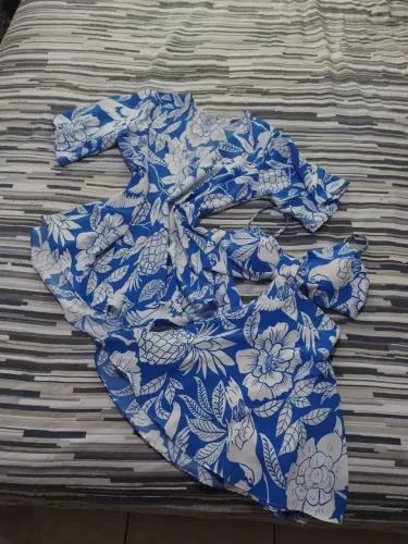 Conjunto floral azul estampado