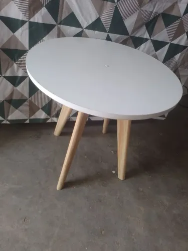 Mesinha branca de centro