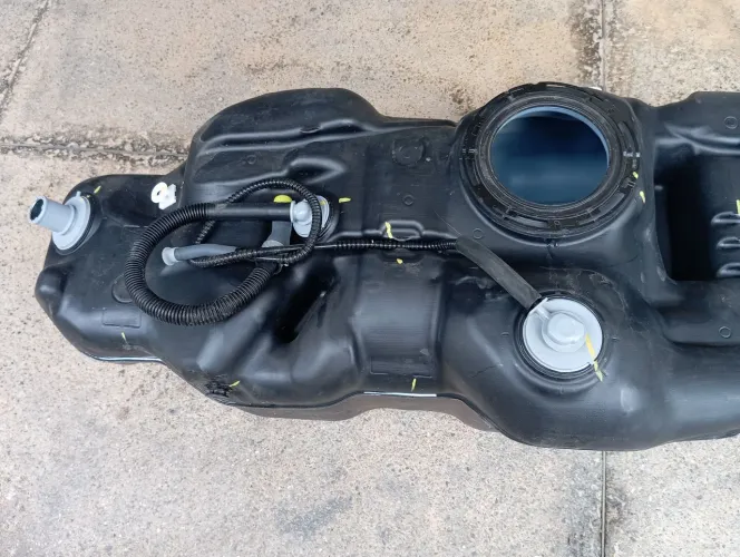 Tanque combustível Toyota SW4