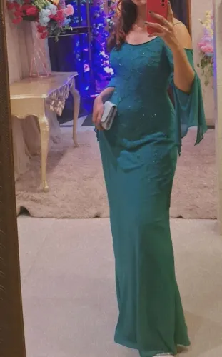 Vestido longo de festa verde esmeralda com pedrarias