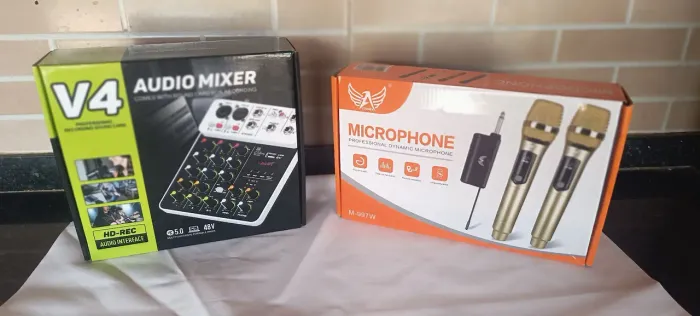 02 microfones sem fio mais mesa de som