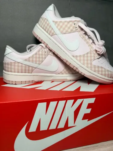 Nike Dunk Low Rosa Xadrez