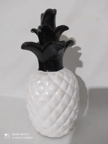 Lindo abacaxi branco e preto em cerâmica peça decoração 