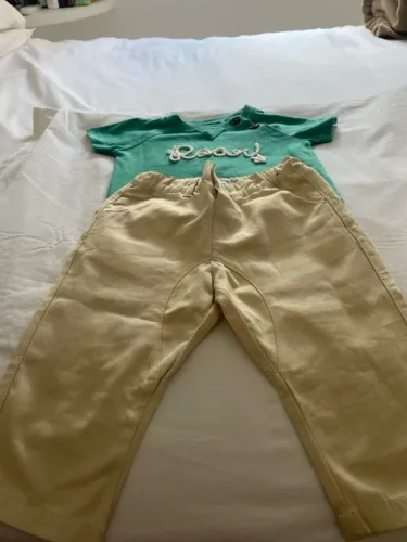 Conjunto de roupa para bebê - Camiseta e Calça
