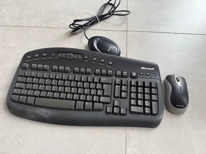 Kit teclado e mouse Microsoft wireless optical desktop 1000