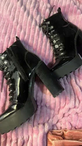Botas Femininas Plataforma Zara - Elegância e Estilo!