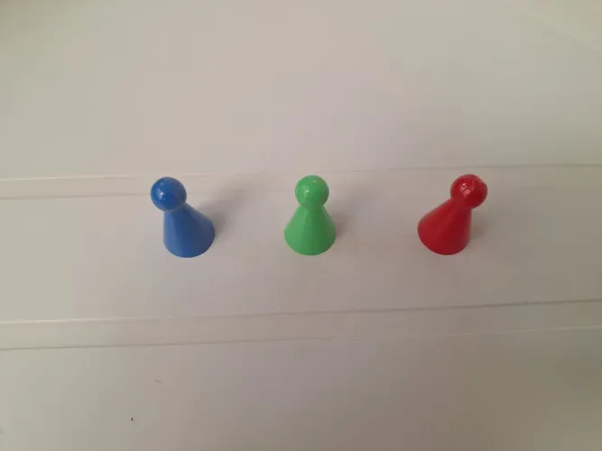 3 pinos de jogo de tabuleiro