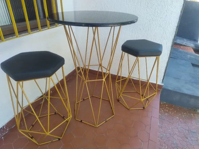 Mesa Bistrô com 2 banquetas