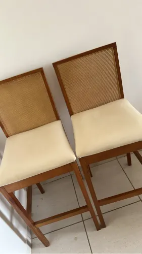 Lindo Par de Banquetas Altas com Encosto em Palhinha