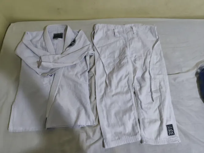 Kimono de Judô Branco Trançado Haganah M2 Usado